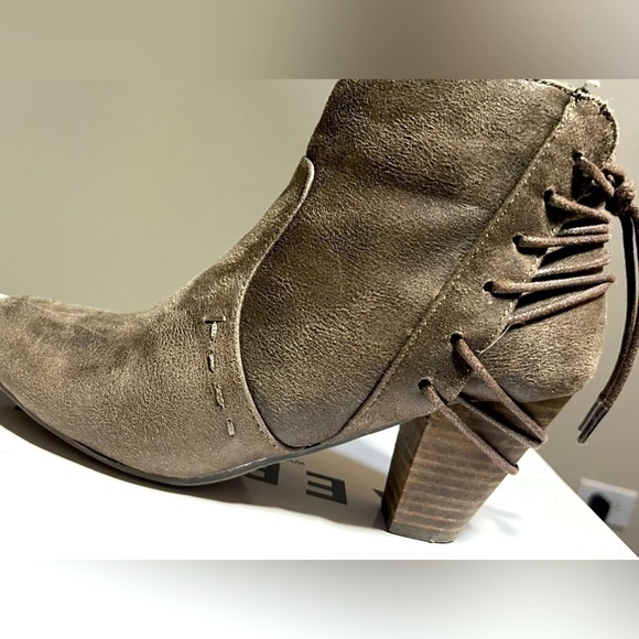 🖤 Brown boots with amazing details by Report - Picture 3 of 5